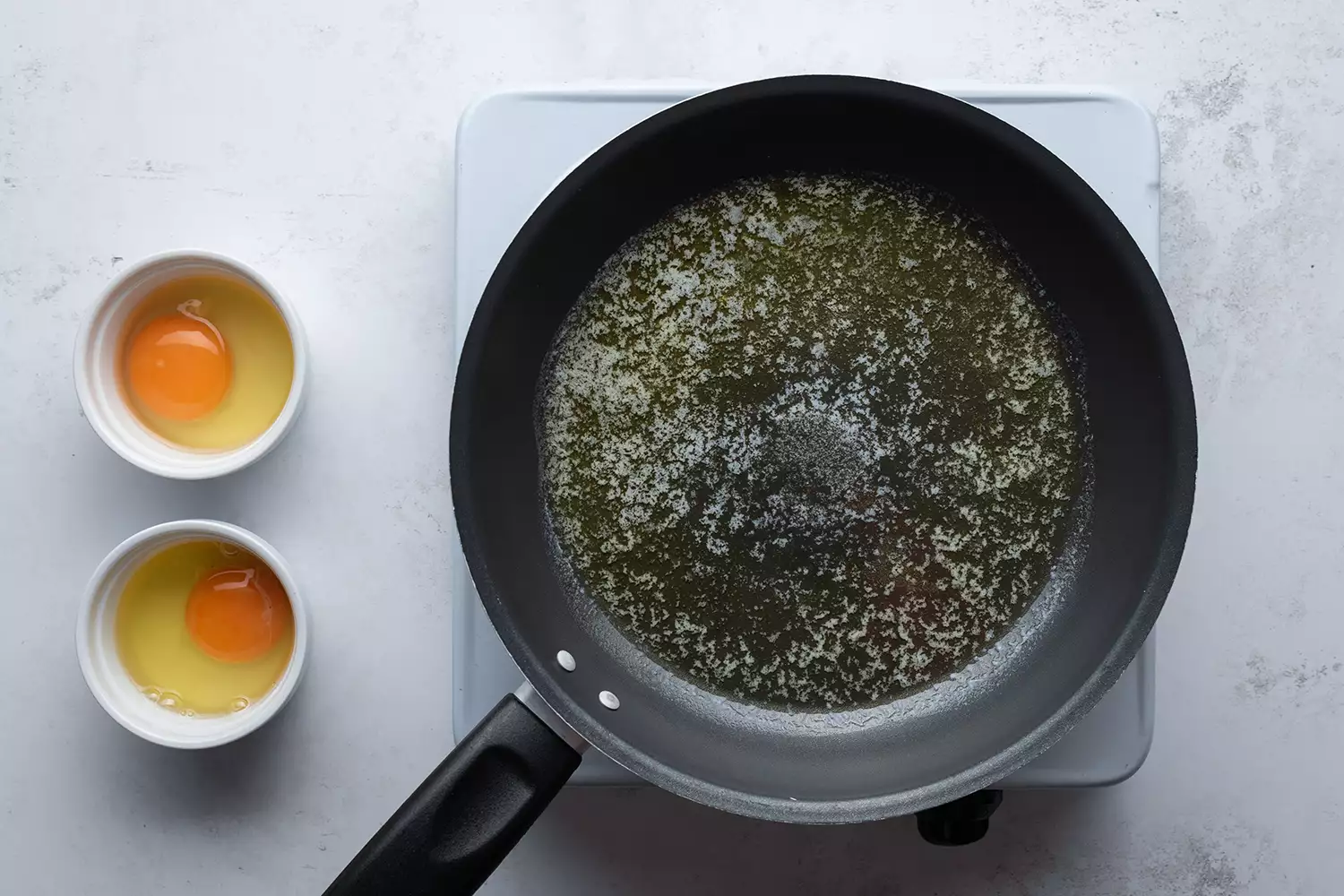 Ovos sendo preparados na panela