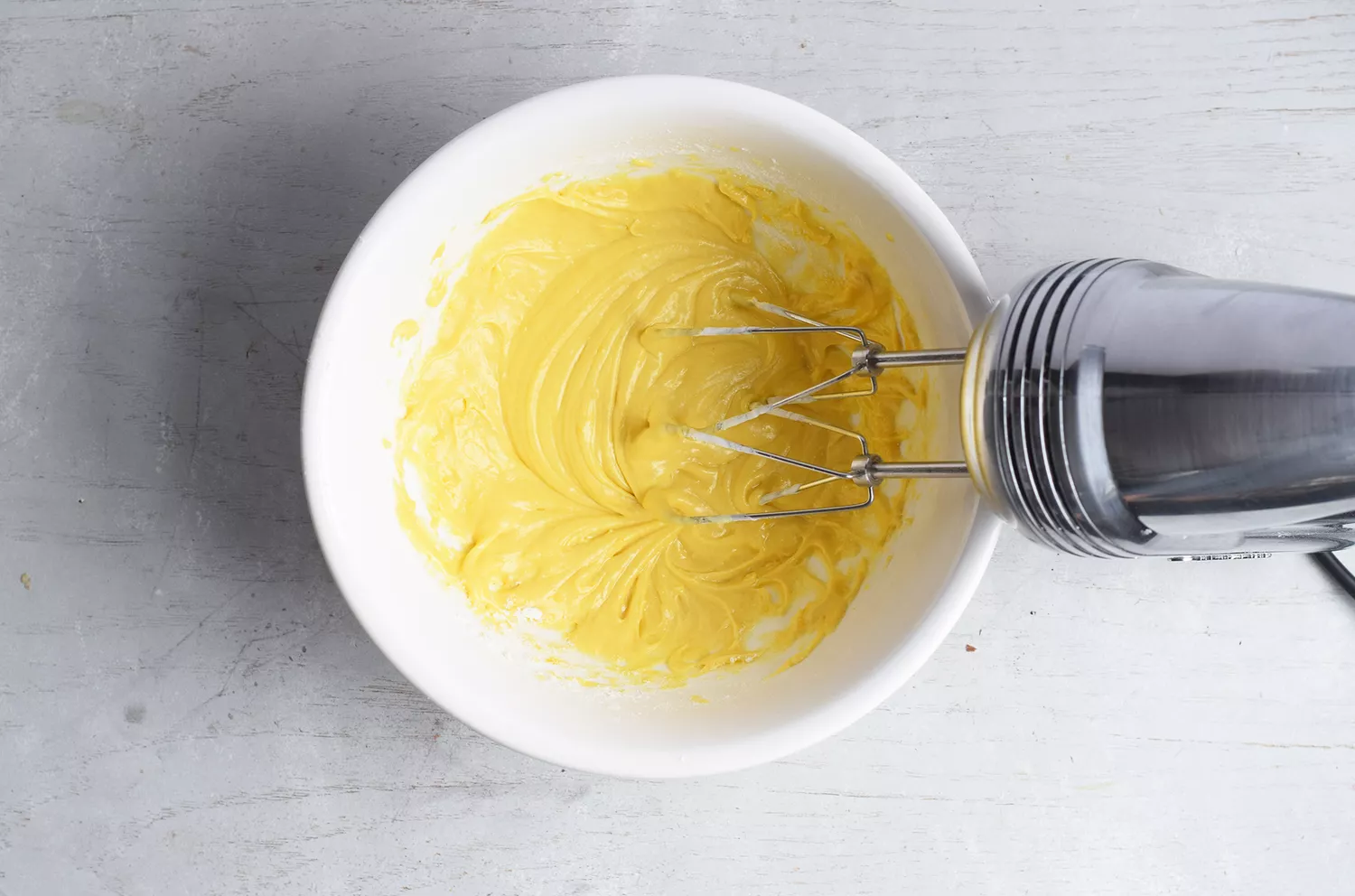 Massa da panqueca em uma tigela