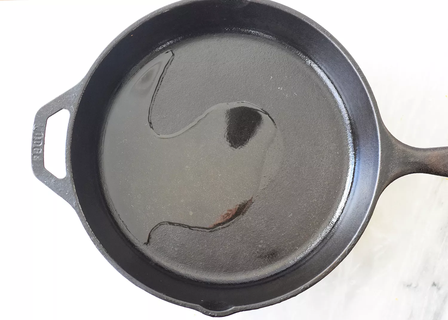 Óleo aquecendo na frigideira