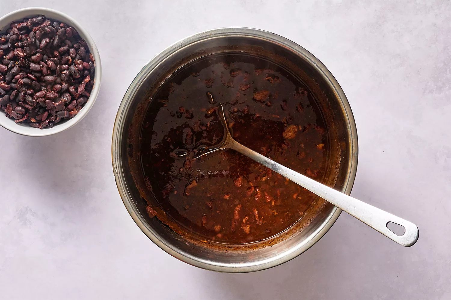 Feijão preto na panela de pressão