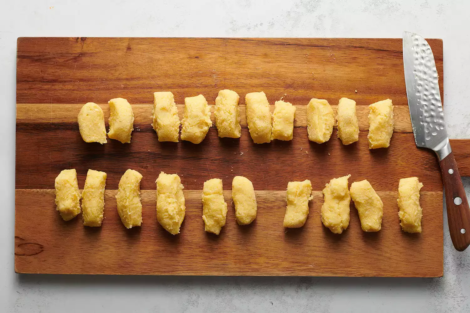 massa cortada em pedaços pequenos