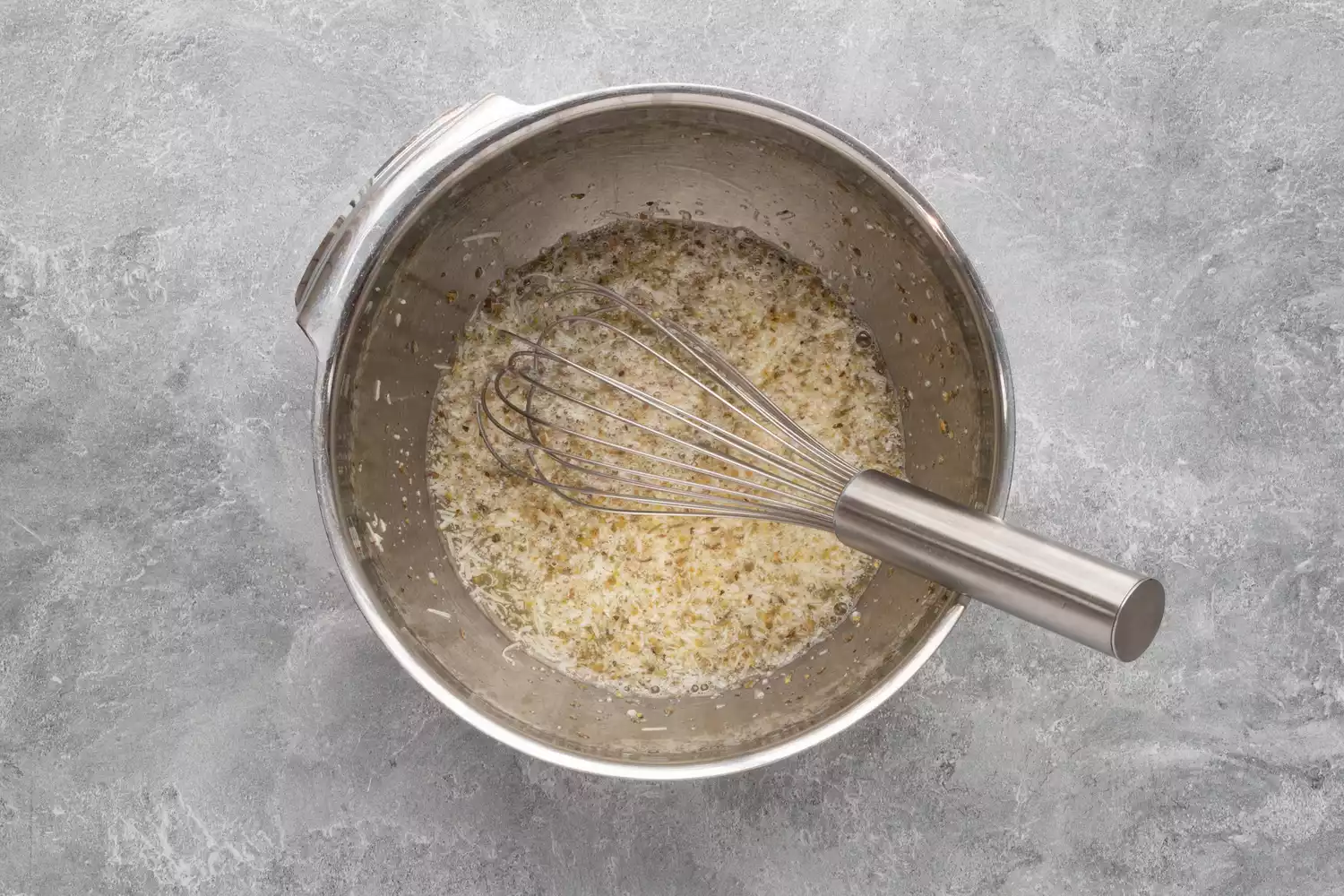 claras de ovo com temperos para frittata de claras de ovo