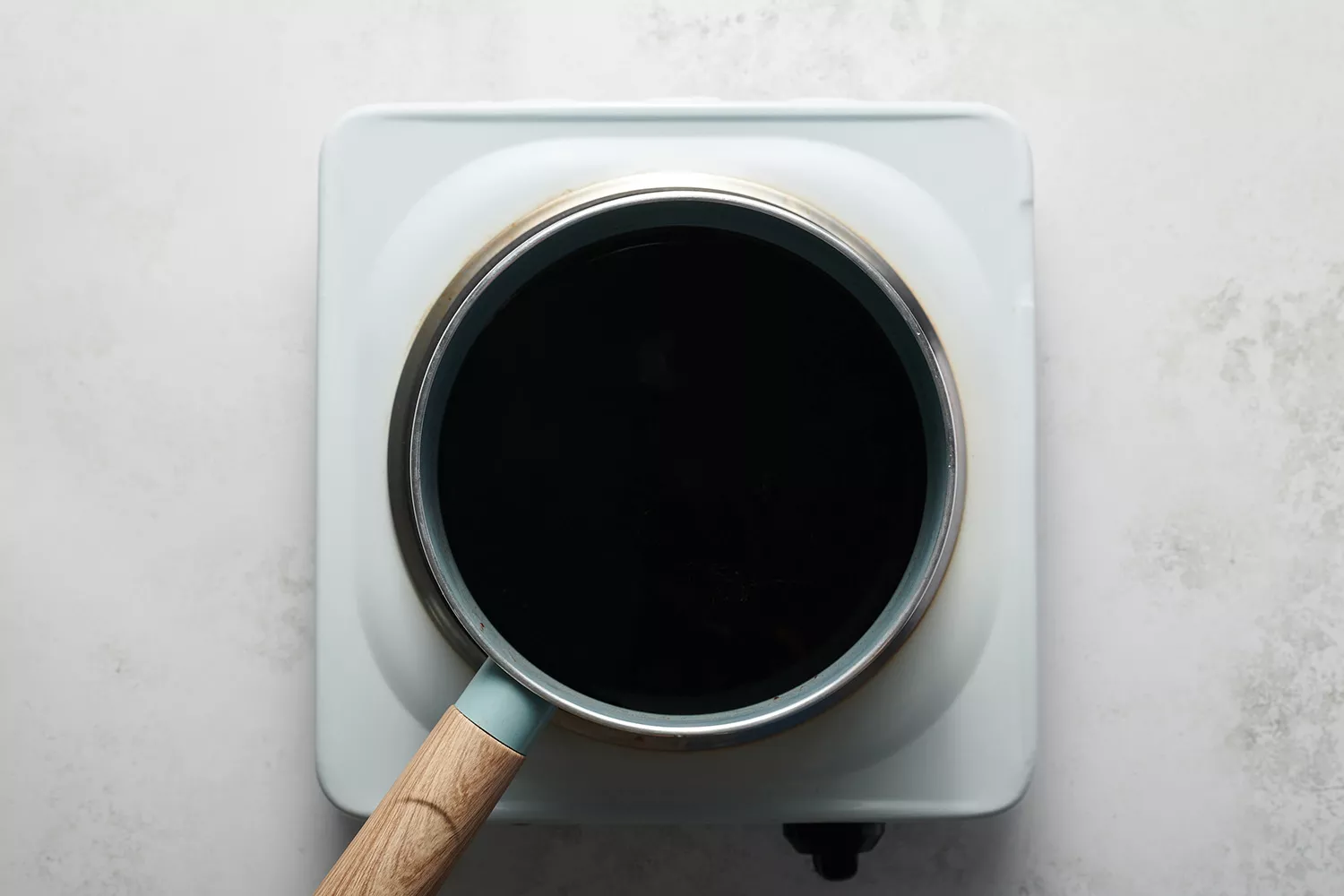 glaze balsâmico cozinhando em uma panela