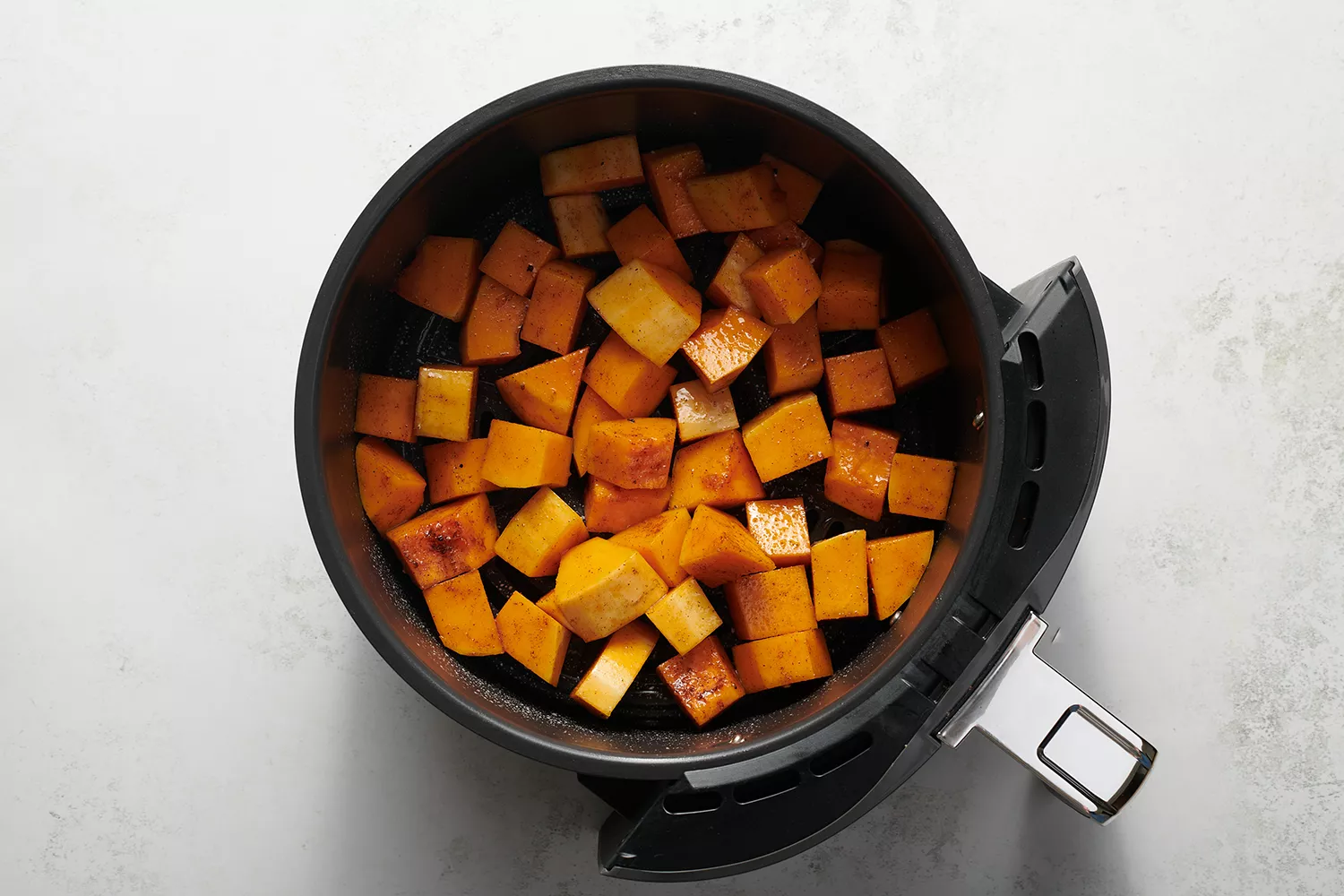 cubos de abóbora butternut na air fryer