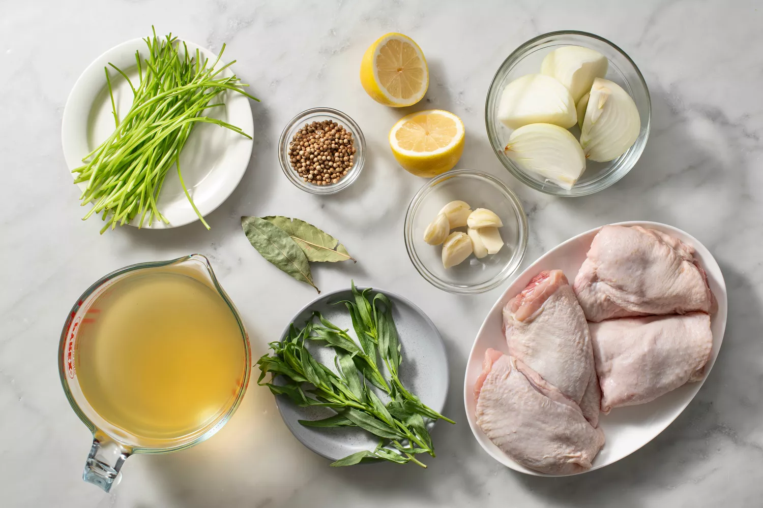 ingredientes de caldo de frango reunidos