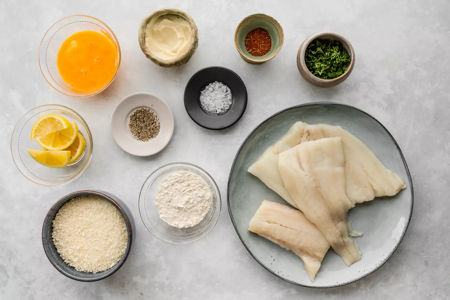 Ingredientes para a receita de haddock empanado com panko