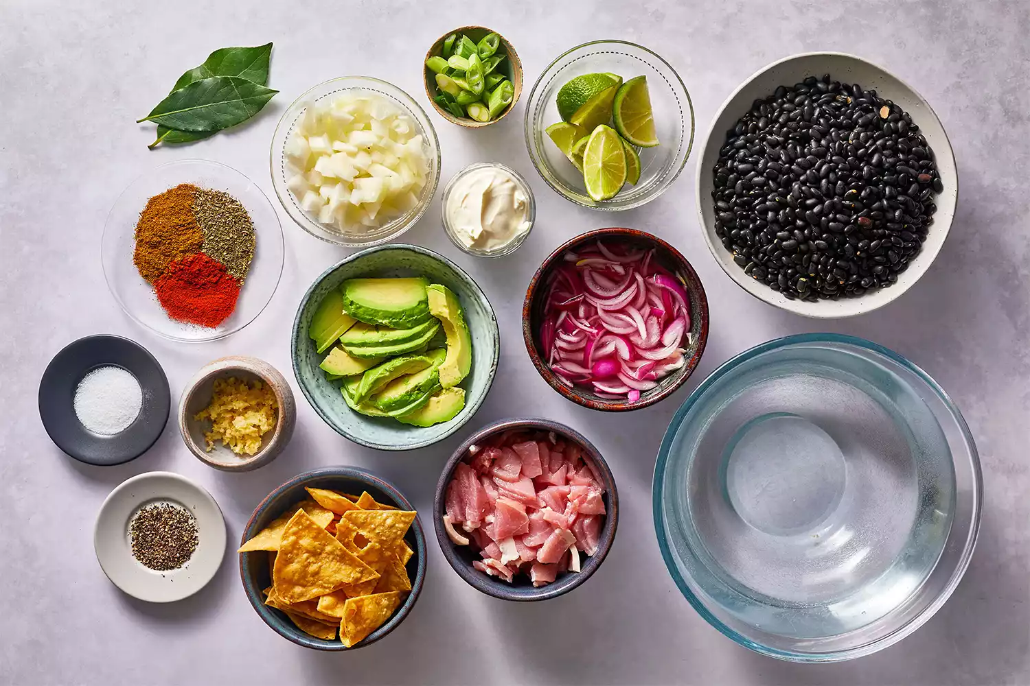 Ingredientes da sopa de feijão preto na panela de pressão