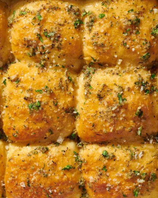 Pãezinhos Recheados com Ervas e Parmesão