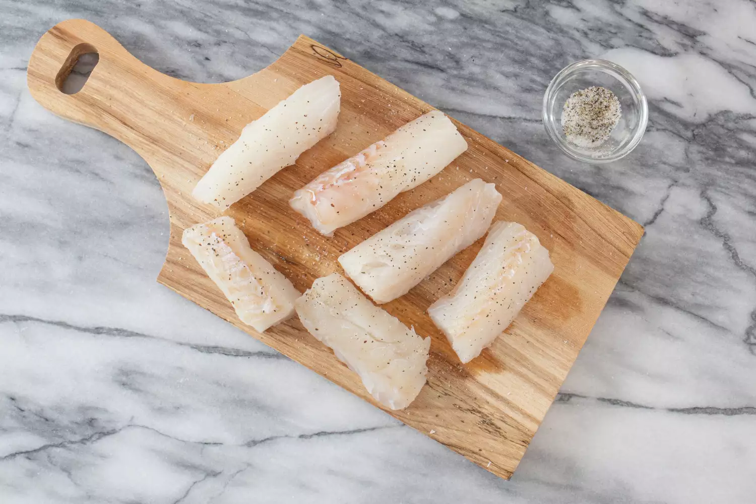 peixe cortado em pedaços