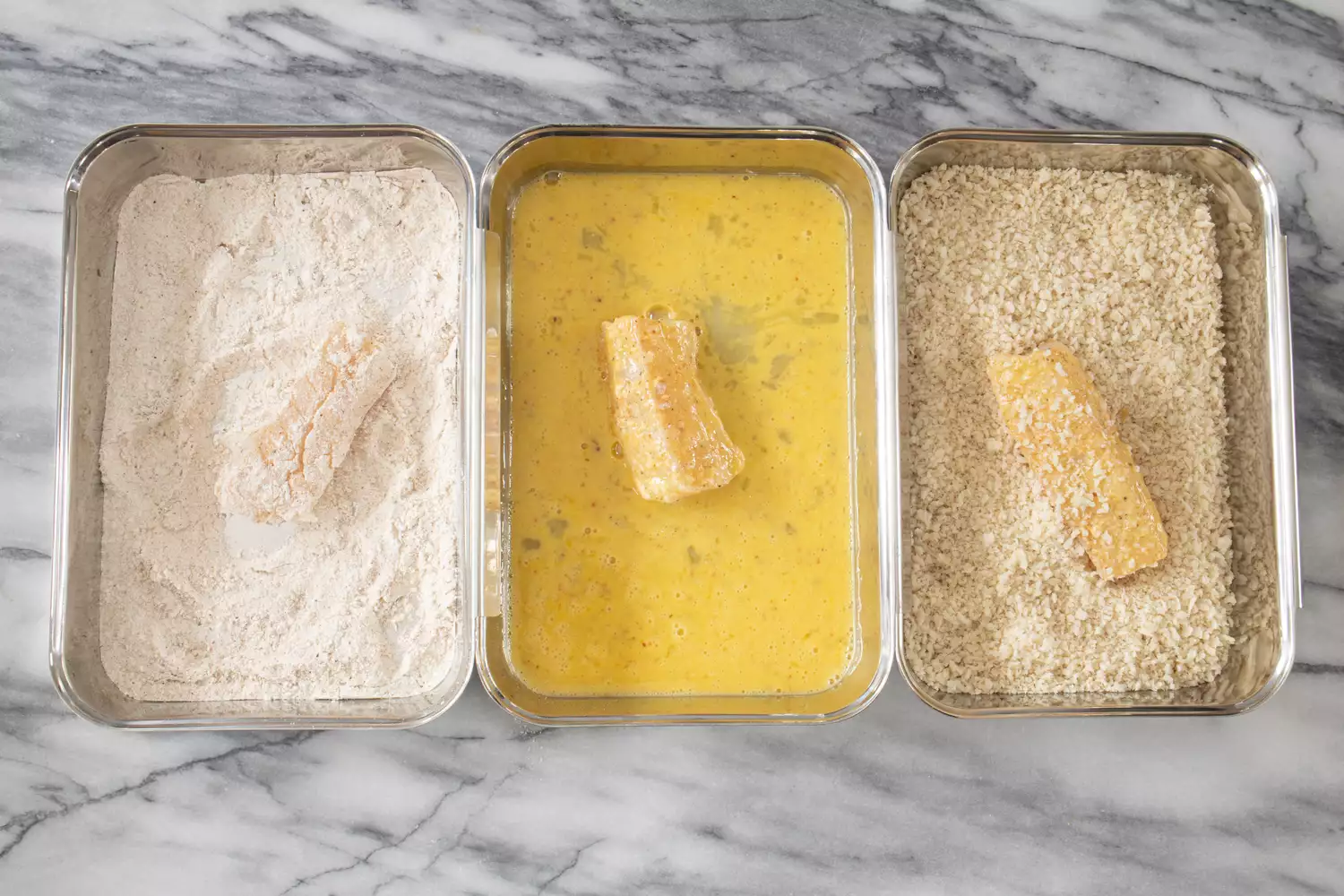 estação de empanar para palitos de peixe