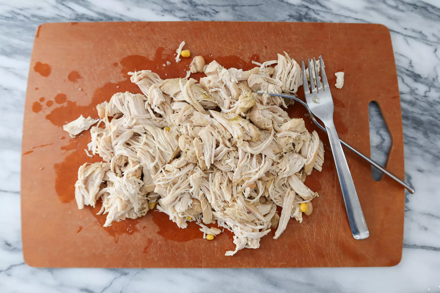 desfie os peitos de frango