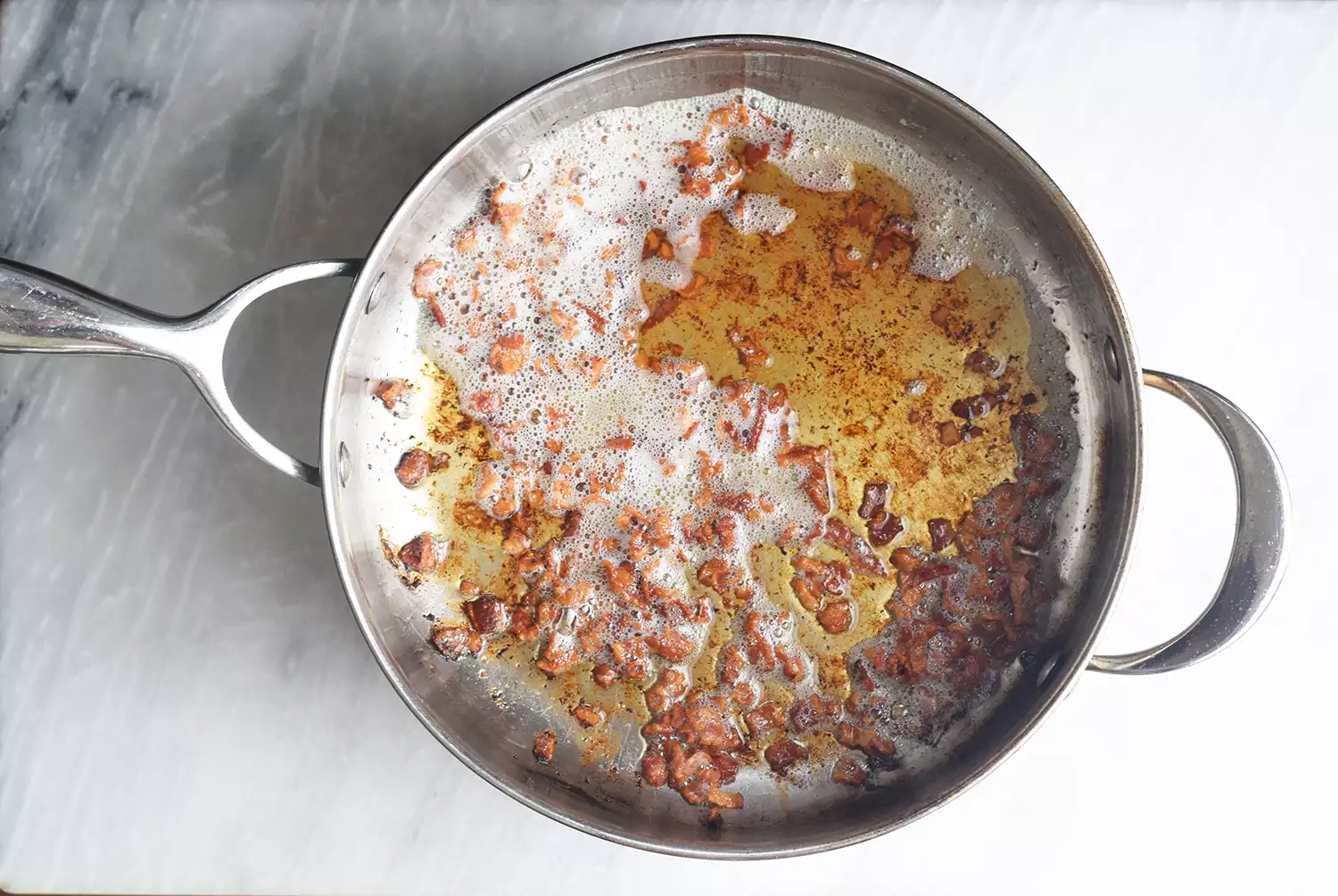 Frite o bacon para Spaghetti Squash Carbonara