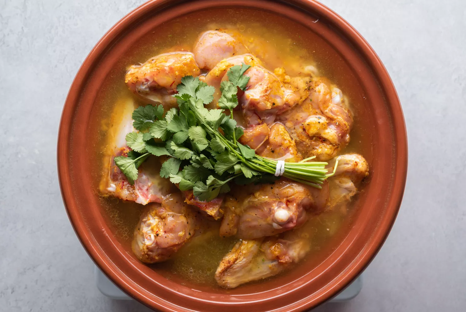 água extra da tigela adicionada ao tagine