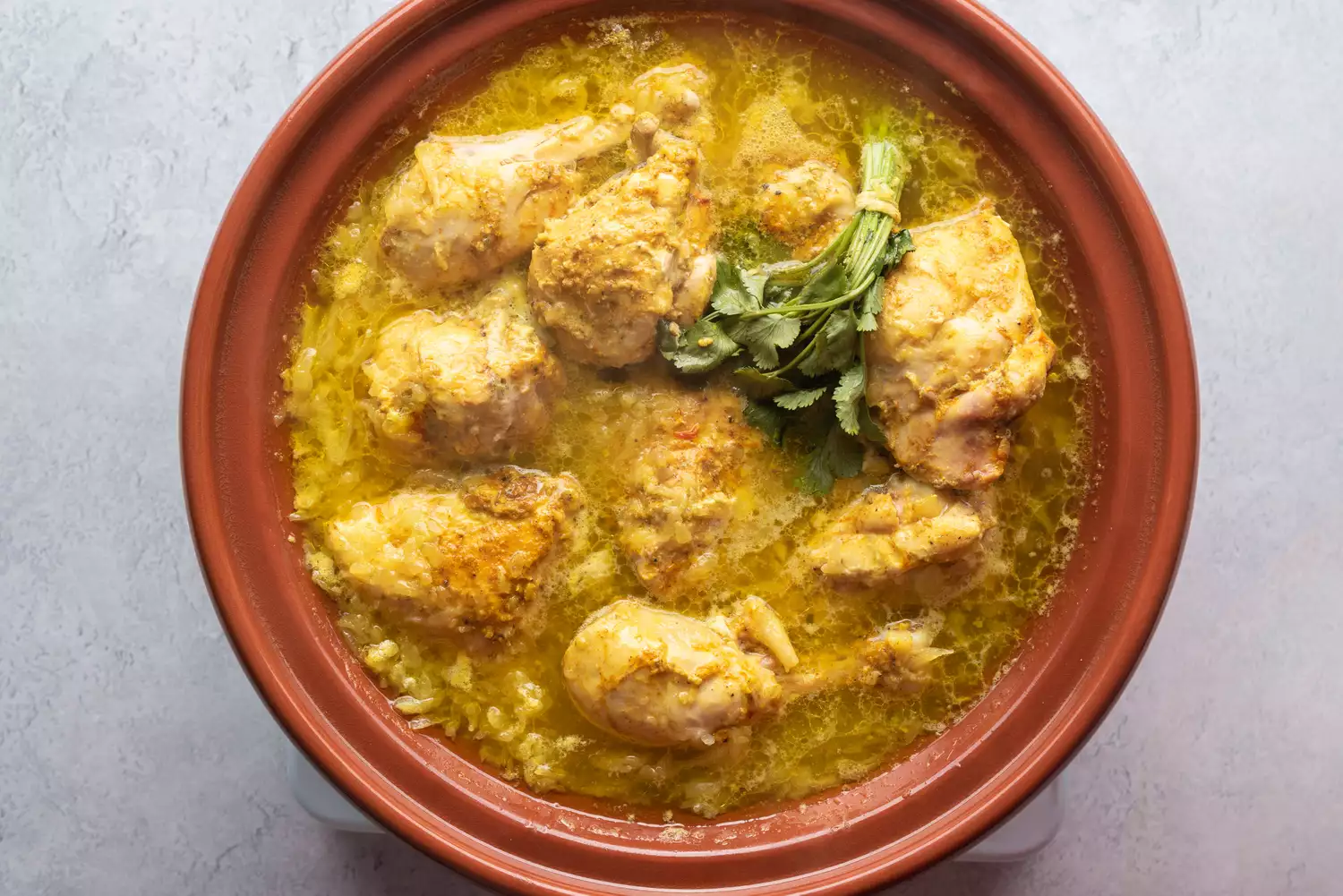 peças de frango viradas no tagine