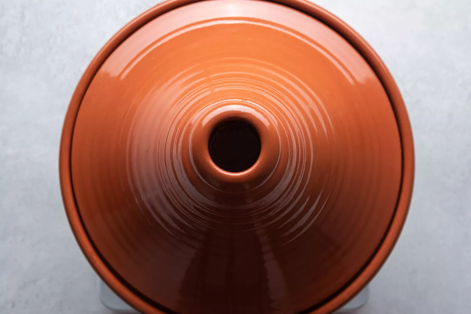 tampa colocada no tagine cheio