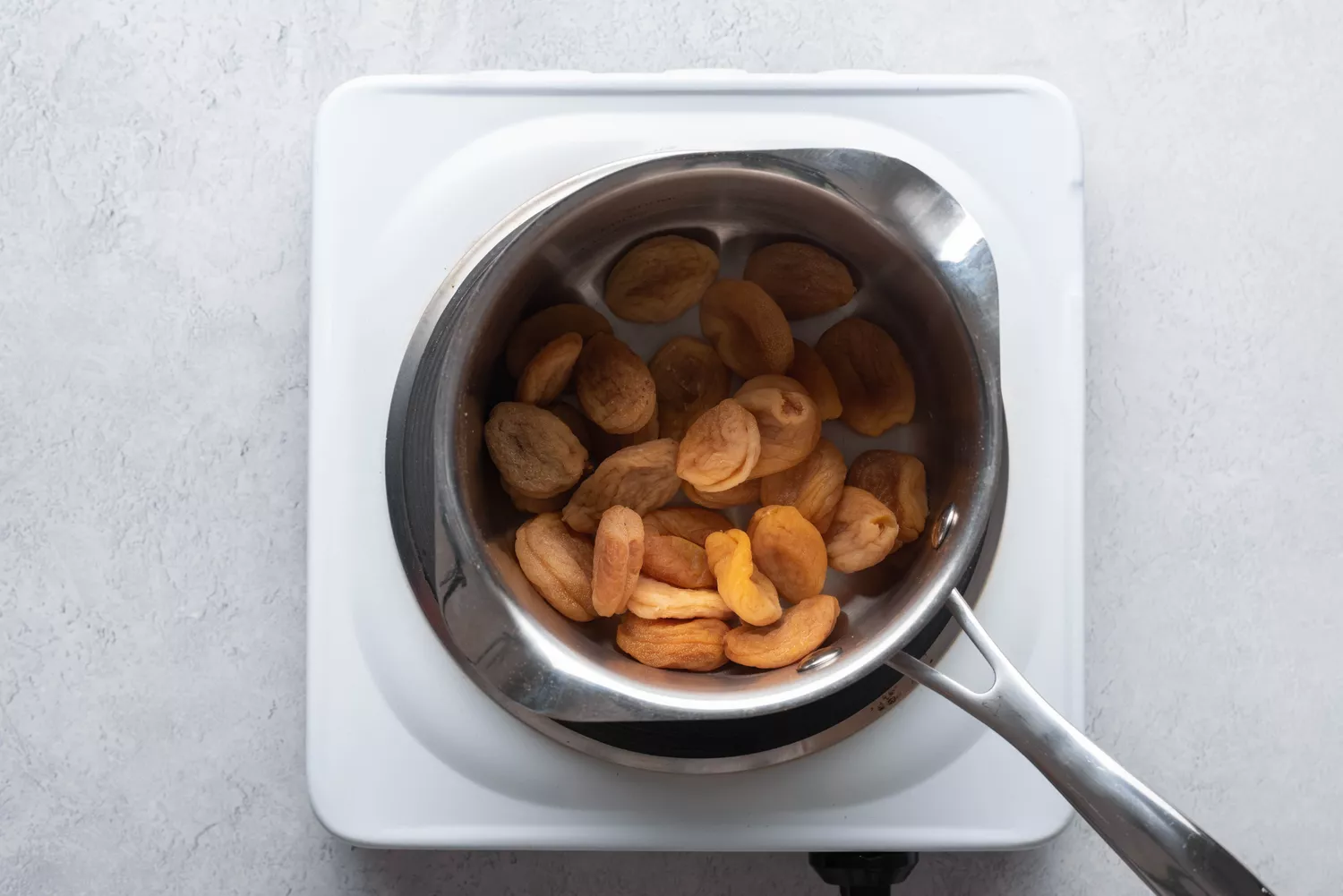 damascos inchados drenados, retornando à panela