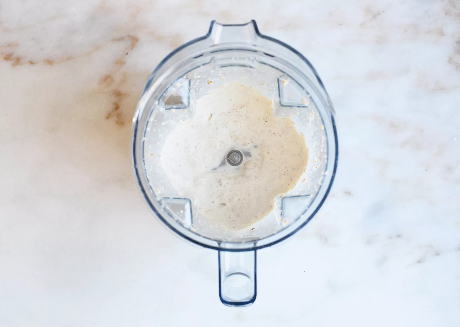 milkshake de leite de aveia no liquidificador