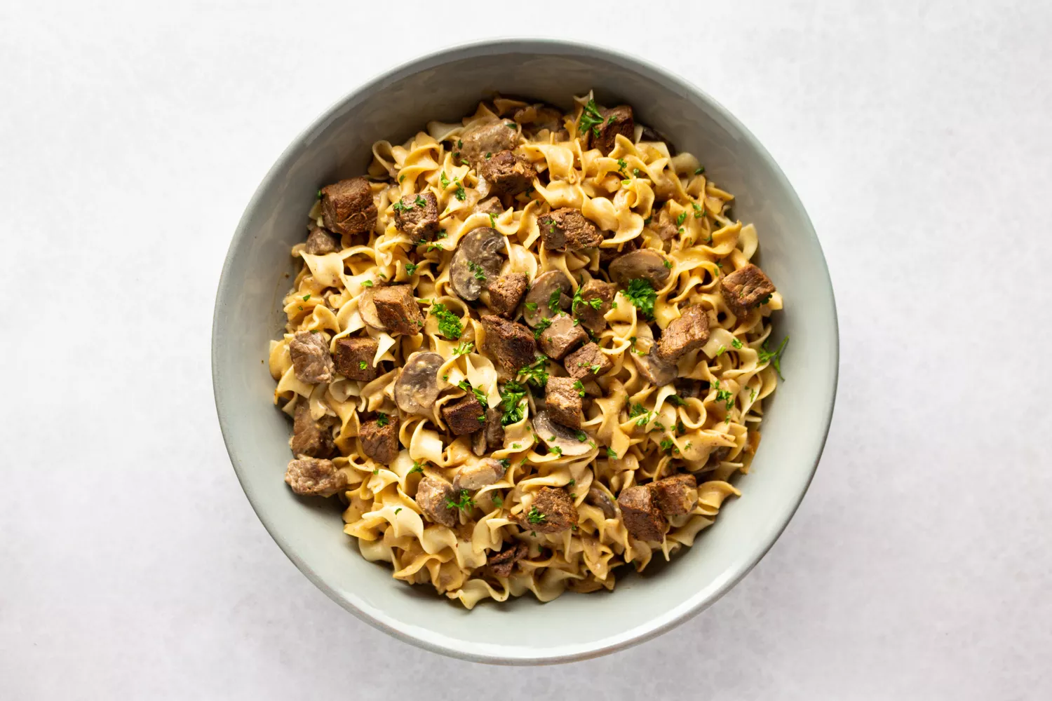 Beef Stroganoff na tigela