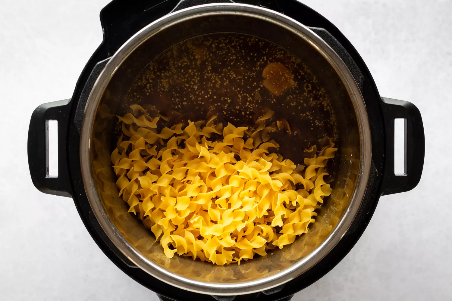 Macarrão adicionado aos ingredientes do Beef Stroganoff