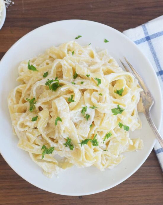 Molho de Iogurte Grego para Macarrão com Fettuccine Receita