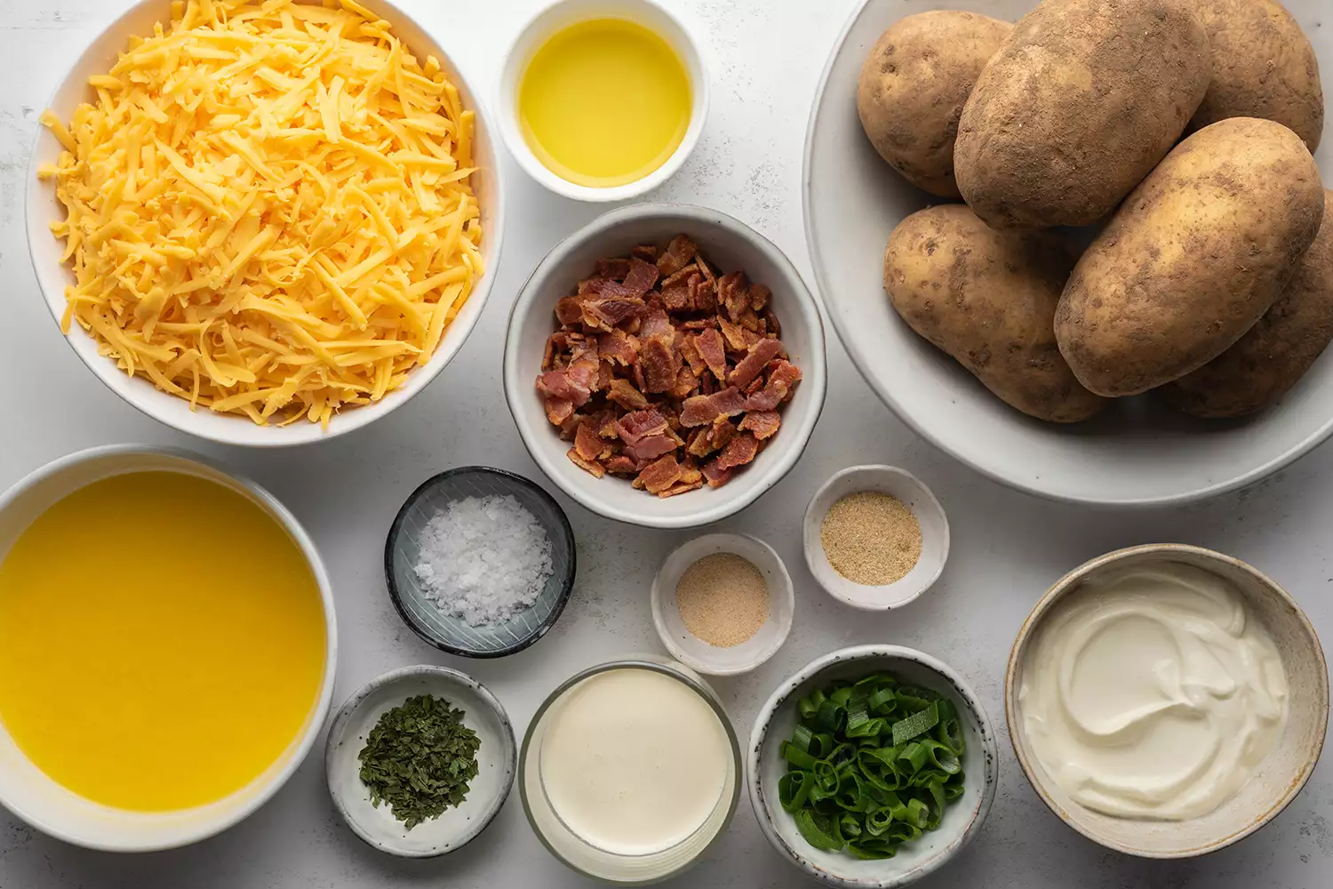 Ingredientes do Casserole de Batata Assada Dupla em tigelas