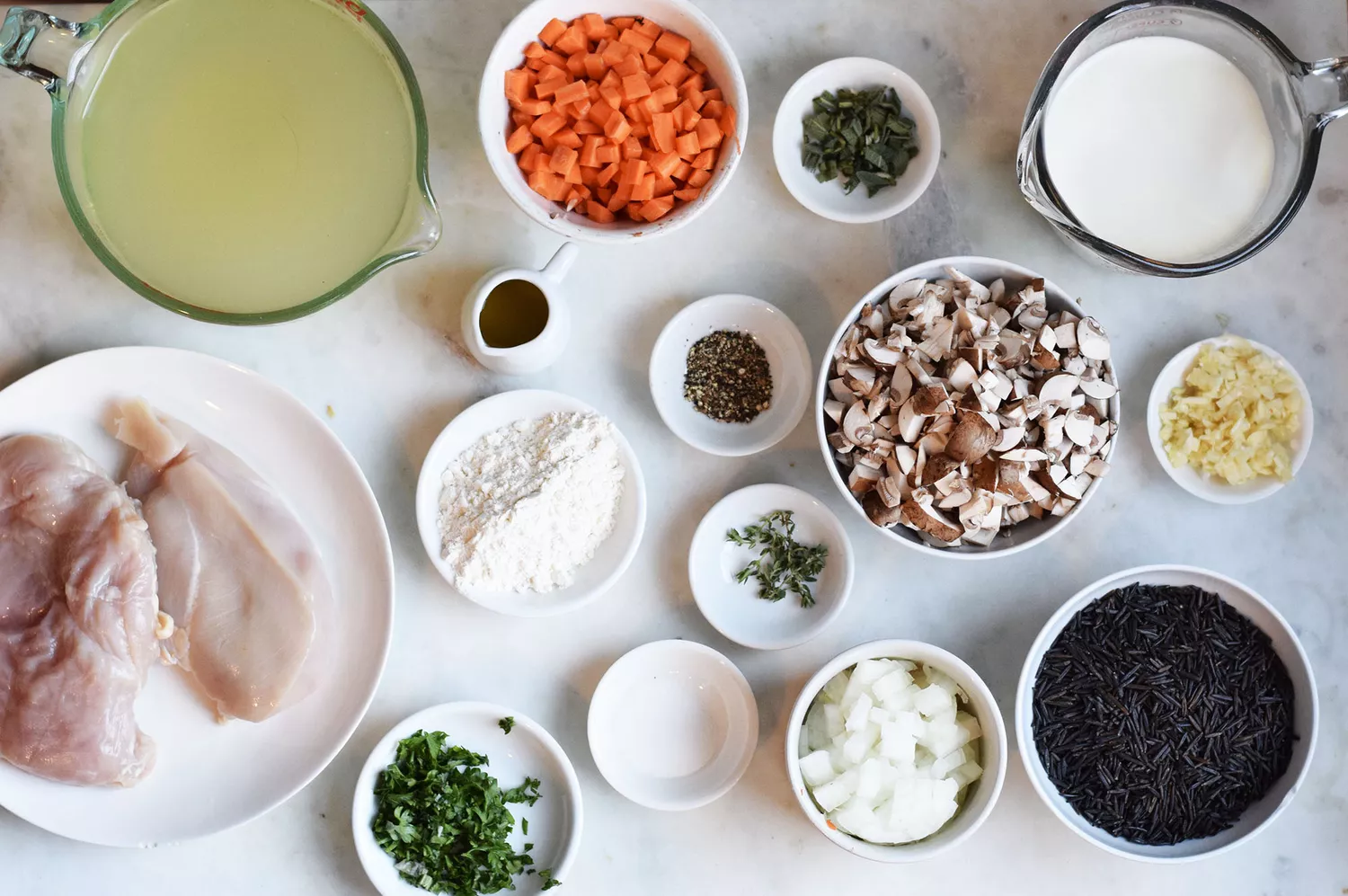 ingredientes da sopa de frango e arroz selvagem