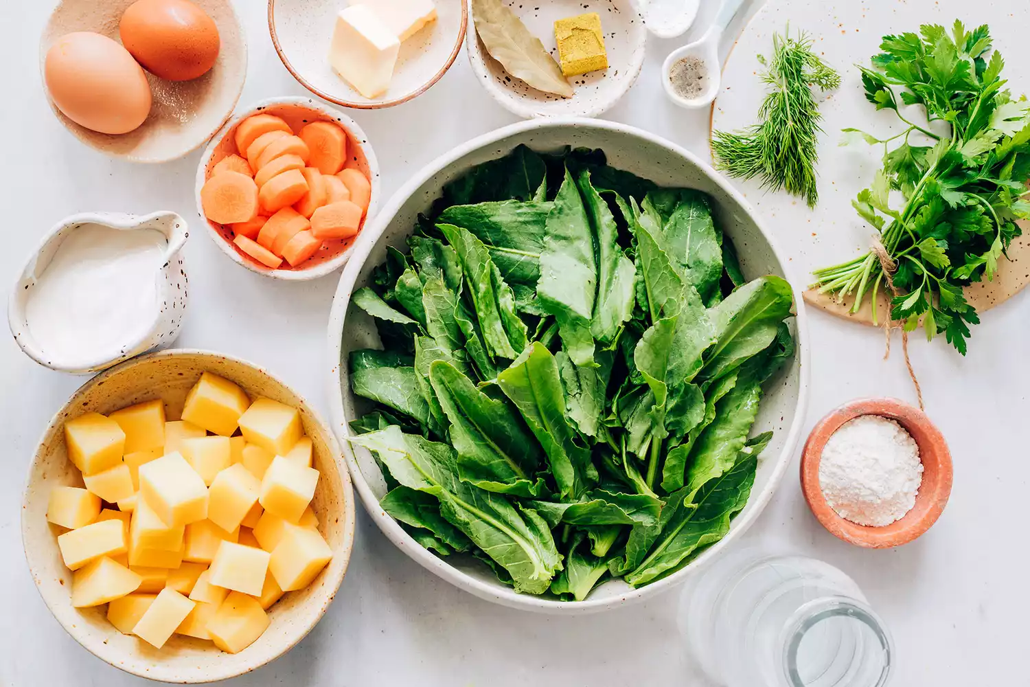 Ingredientes da sopa de azeda polonesa