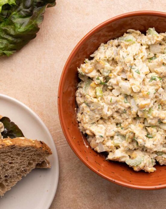 Salada de Atum de Grão-de-Bico Vegana